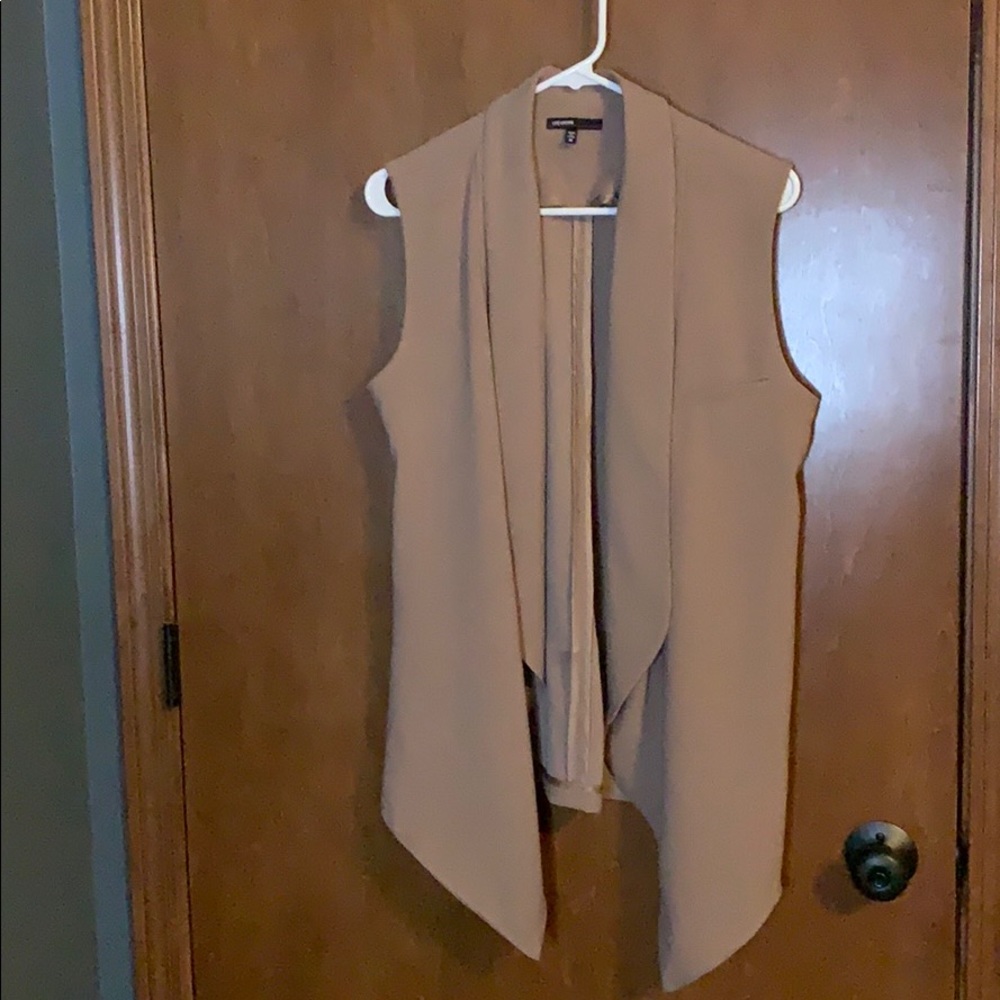 Sleeveless blazer